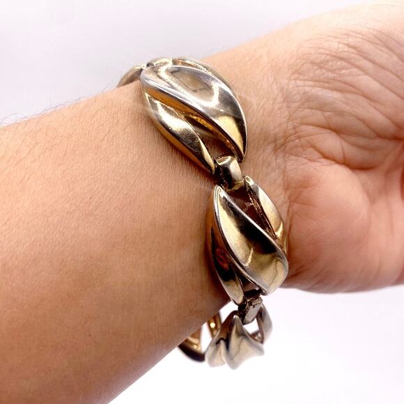 Trifari Chunky Panel Bracelet 7” - Picture 3 of 6